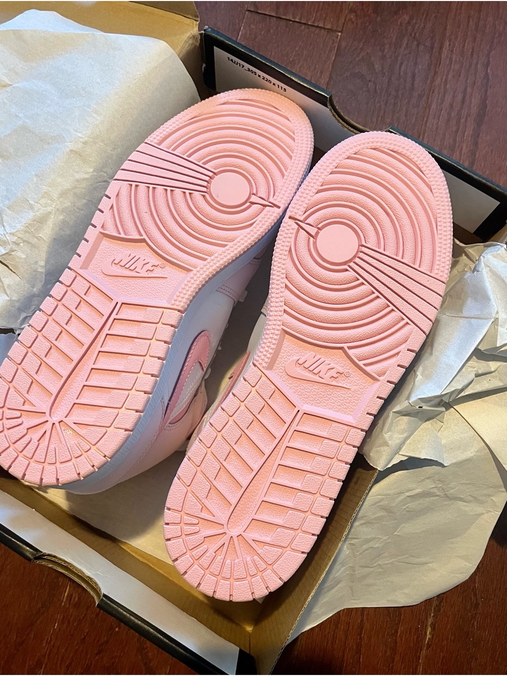 Air Jordan 1s - GS 🌸 - Picture 4 of 4